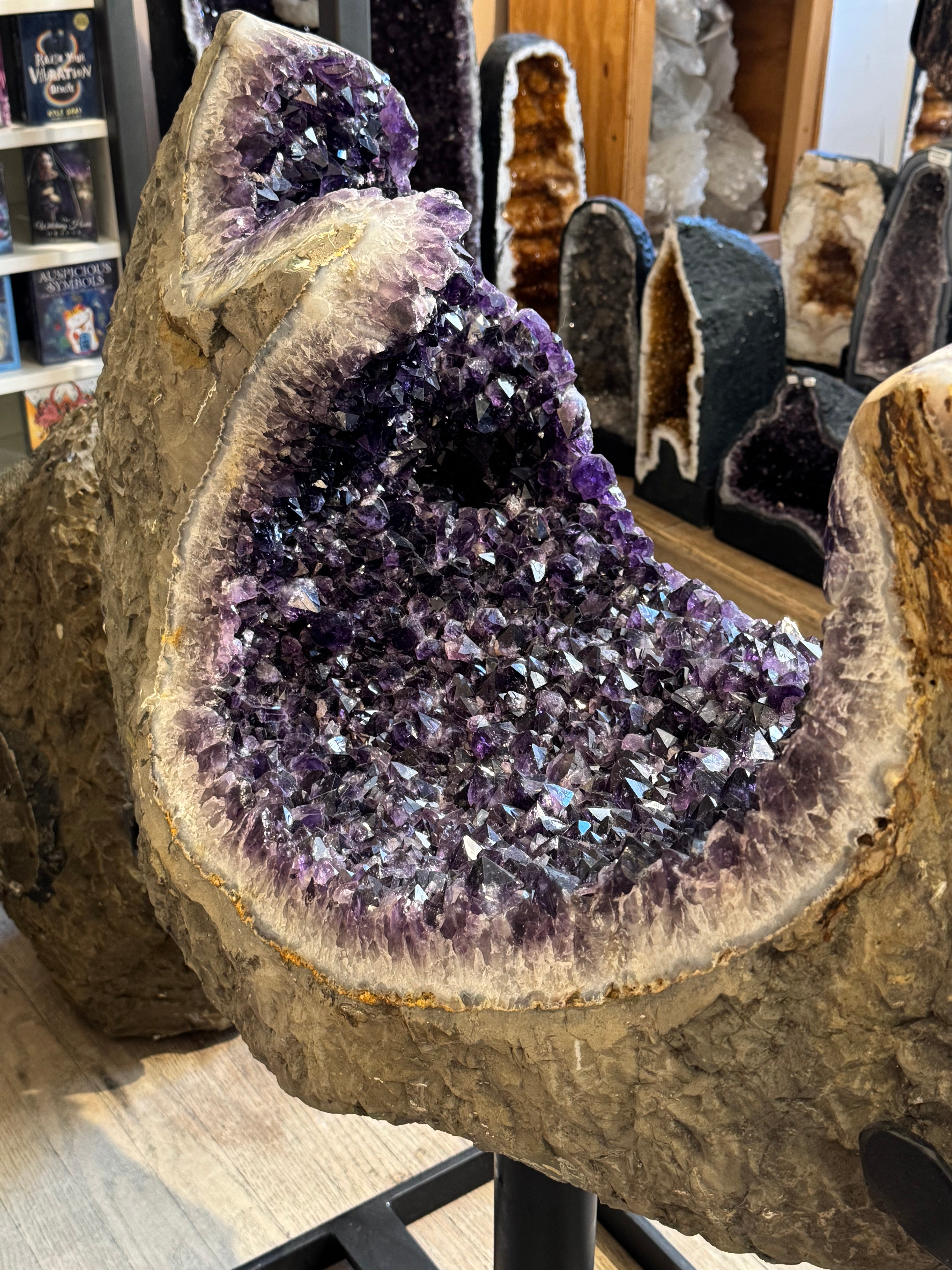 š Amethyst Cathedral Geode (Uruguay) ā The Throne of Light