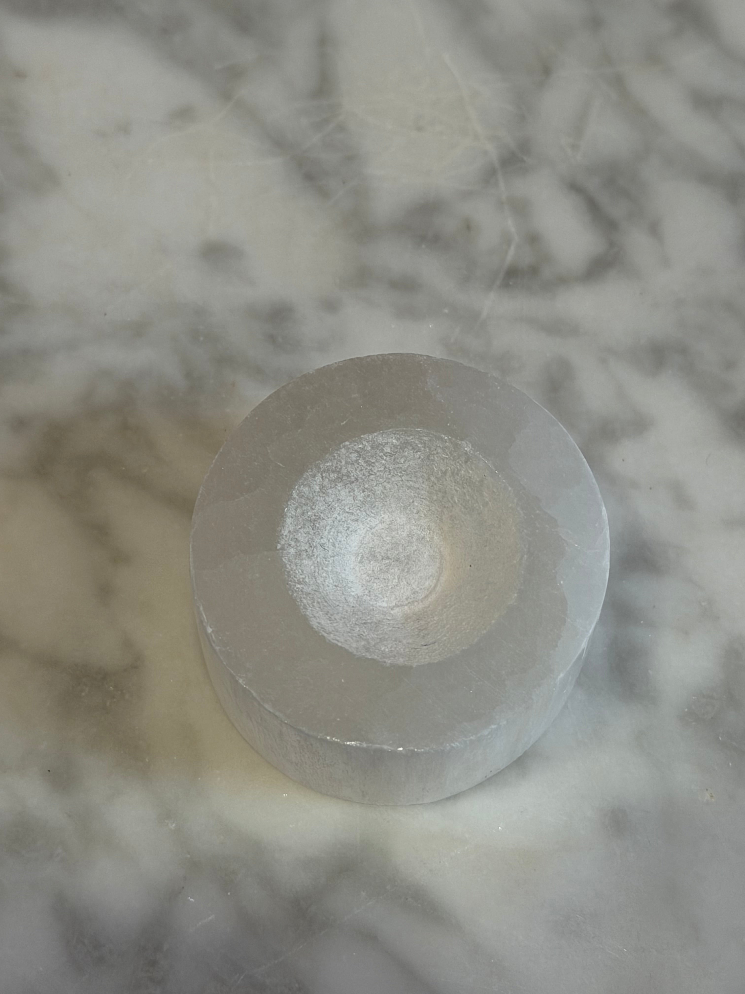 🤍 SELENITE LUMINA Mini Round Sphere Holder